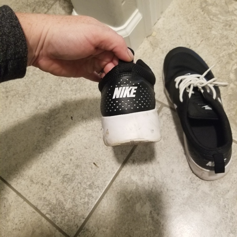 Nike - Picture 4 of 4